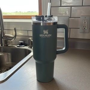 Stanley Adventure Quencher Travel Tumbler 40oz with handle